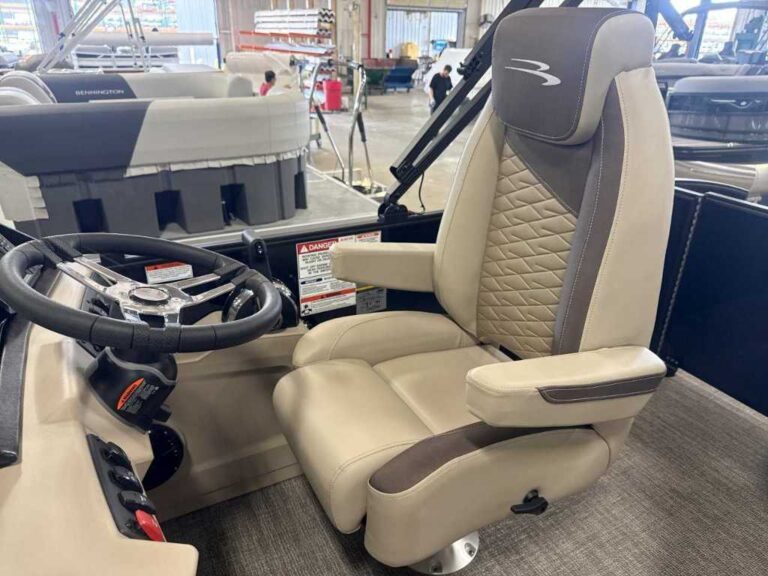 2026 Bennington 22SSB - SPS - Blackout US-ETWS7549H526 [photo 13]